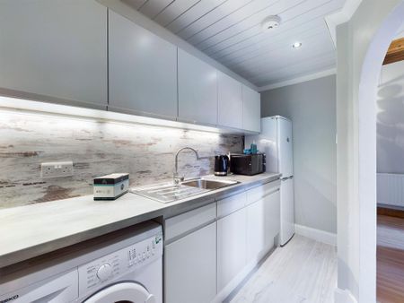 1 bedroom flat to rent - Photo 4