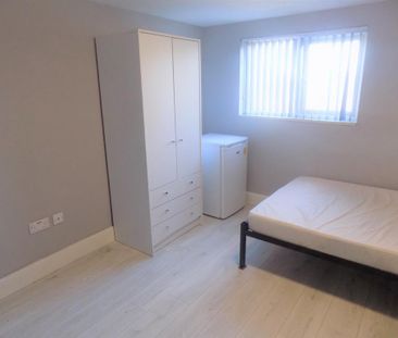 1 bedroom house of multiple occupation to rent - Photo 4