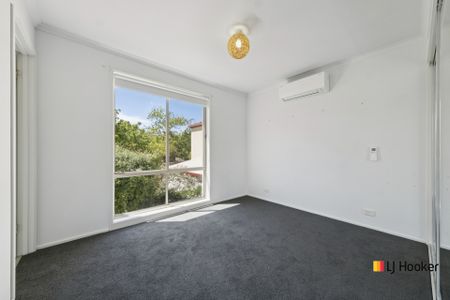 Family Living In Popular Amaroo - Photo 5