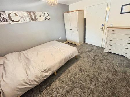 1 bedroom in a house share to rent - Photo 4