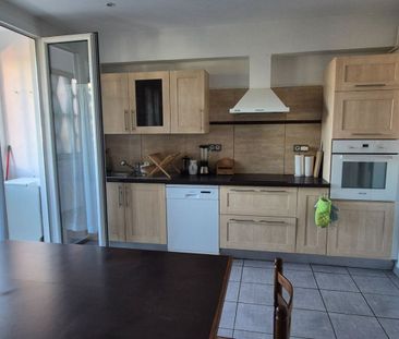 T3 Meublé de 85 m² avec balcon et loggia - secteur CORUM, - Photo 2