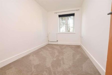 Romside Place, Romford, Essex, RM7 - Photo 4