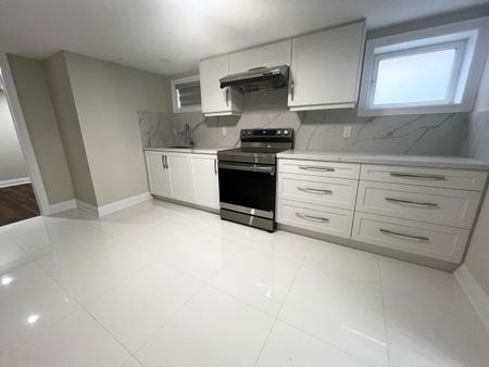 For Lease - 218 Chartland Boulevard, Toronto, Ontario - Photo 2