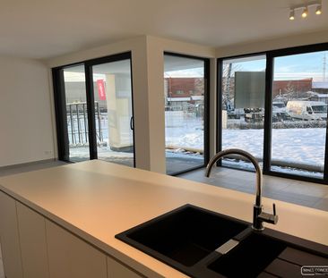 Nieuwbouwappartement, gelijkvloers te huur aan station Vichte - Photo 3