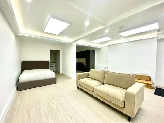 1 Bedroom Flat - Photo 1