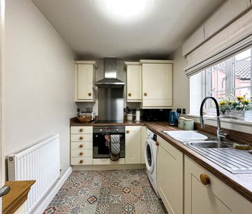 2 bedroom end of terrace house to rent - Photo 5