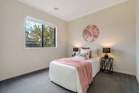Bright & Spacious! - Photo 2