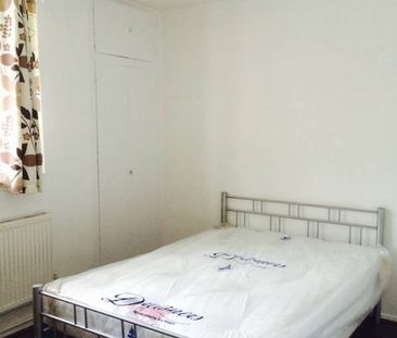 Room in a Shared Flat, Birchdown House, E3 - Photo 1