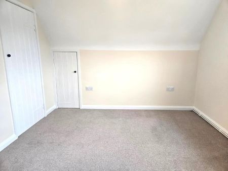 6 bedroom detached house to rent - Photo 2