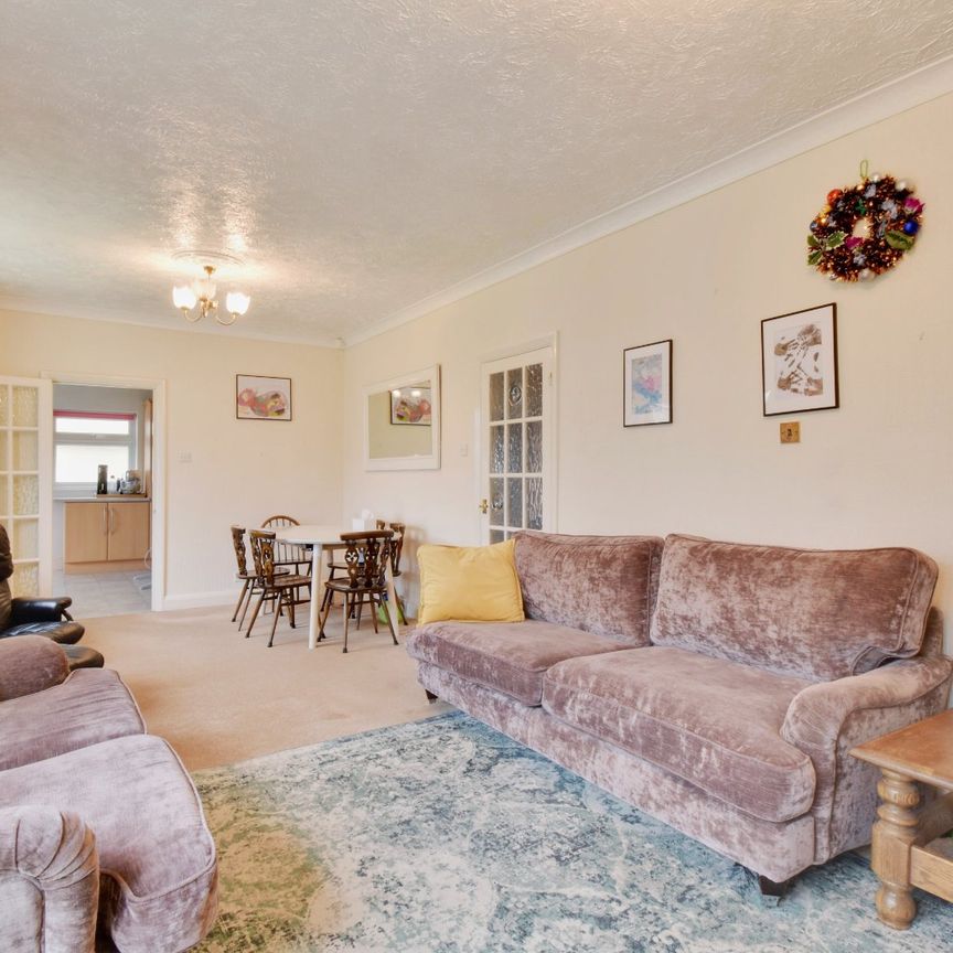 3 bedroom bungalow to rent - Photo 1