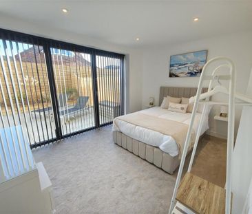 4 bedroom semi-detached house to rent - Photo 5