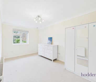 4 bedroom semi-detached house to rent - Photo 3