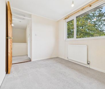 3 bedroom end of terrace house to rent - Photo 4