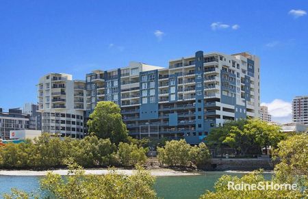 FULLY FURNISHED SPACIOUS UNIT - 3 MONTH LEASE ONLY - Photo 4