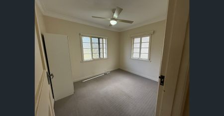 🏡 For Rent: Spacious 4-Bedroom Home in Prime Taringa Location - Photo 5