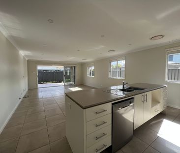 Luxurious & Large Home! - Photo 1