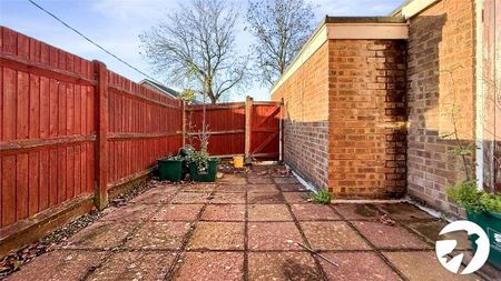 3 bedroom terraced house to rent - Photo 3