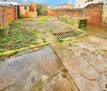 2 bedroom terraced house to rent - Photo 2