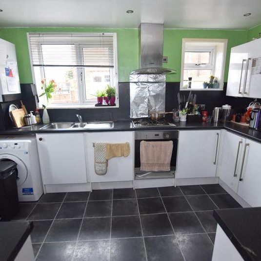 3 Bed Semi-Detached House, Bentinck Road, NG4 - Photo 1