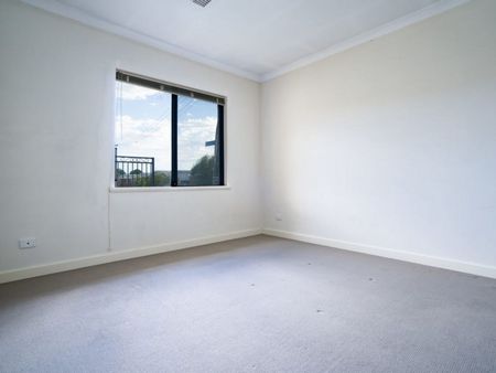 Low Maintenance, Central Location - Photo 4
