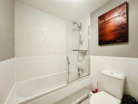 3 bed house to rent in Canterbury Mews, Windsor, SL4 - Photo 2