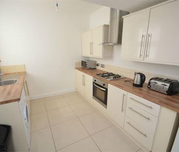 4 bedroom terraced house to rent - Photo 6