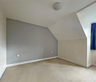 4 bedroom end of terrace house to rent - Photo 2