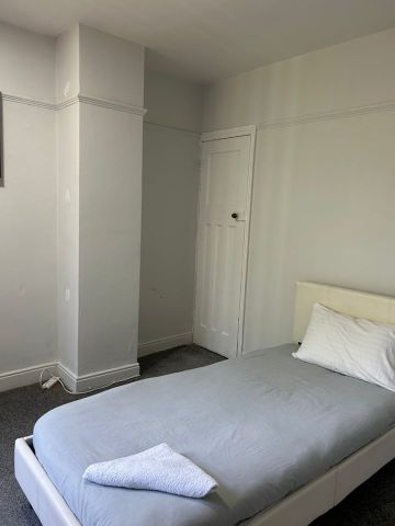 2 Bed Terraced House, Shakleton Road, CV5 - Photo 5