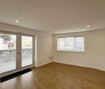 Pentire Crescent, Newquay, TR7 - Photo 1