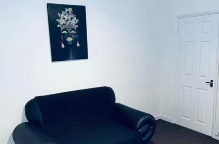 3 Bed Terraced House, Dorset Road, CV1 - Photo 2