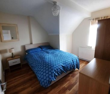 4 bedroom semi-detached house to rent - Photo 4