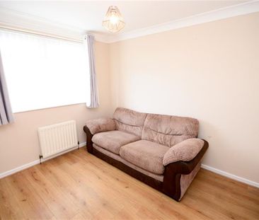 2 bed flat to rent in Lichfield Way, Fellgate, NE32 - Photo 2