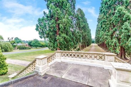 Victoria Court, Royal Earlswood Park,... - Photo 5