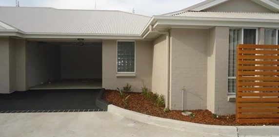 Modern 2 Bedroom Duplex - Photo 2