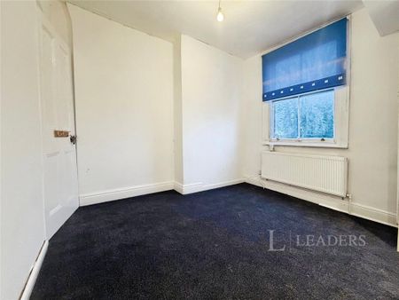 4 bedroom semi-detached house to rent - Photo 5