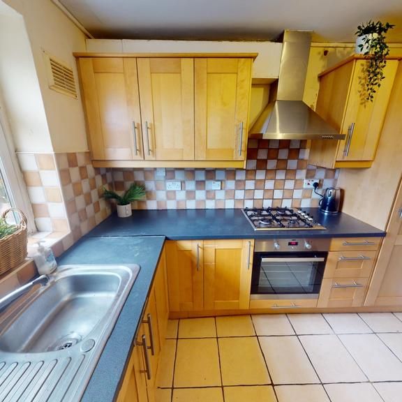 5 bedroom flat to rent - Photo 1