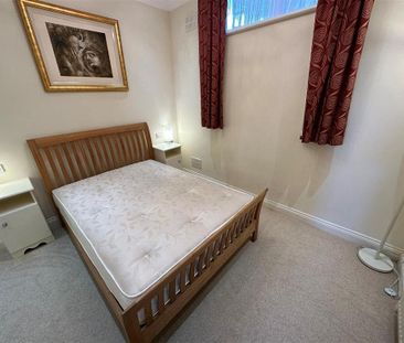 3 bedroom apartment to rent - Photo 4