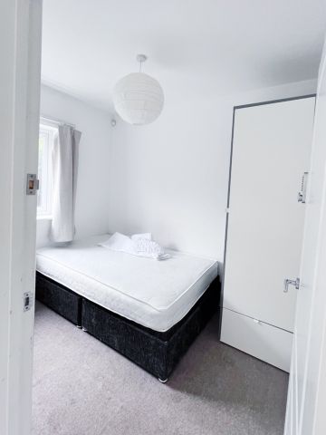 7 Bed Detached House, Tinding Drive, BS16 - Photo 4