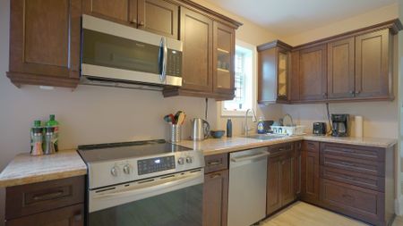 For Lease - 2 Larkin Avenue Unit# Upper, Toronto, Ontario - Photo 3