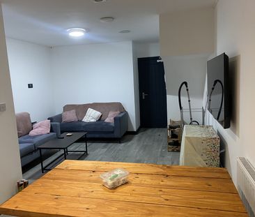 Room in a Shared House, Picton Road, L15 - Photo 1