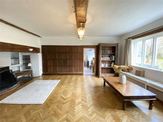 An exceptional family home set in a charming country location. - Photo 1