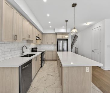 For Lease - 32 McAush Street, Barrie, Ontario - Photo 4