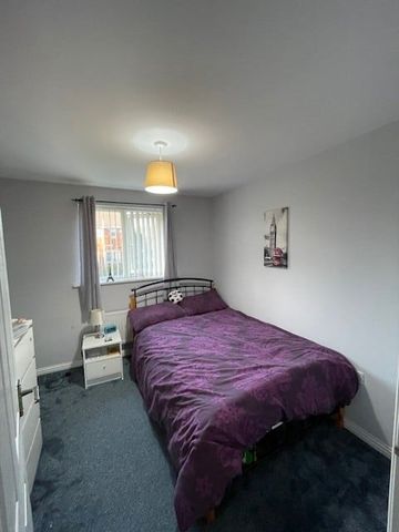 3 Bed Detached House, Everside Drive, M8 - Photo 2