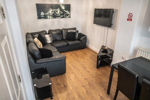 7 bedroom townhouse to rent - Photo 1