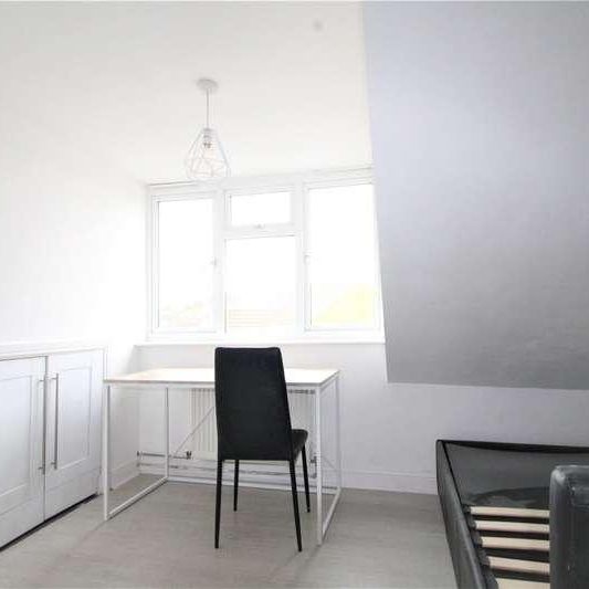 Salisbury Avenue, Barking, IG11 - Photo 1