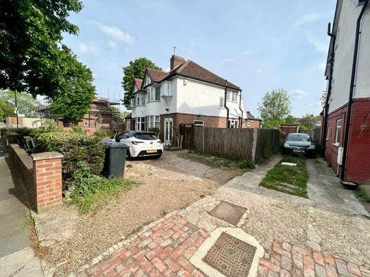 4 bed semi-detached house to rent in Ruislip Road East, Greater London, W13 - Photo 1