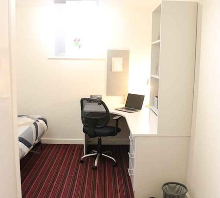 Four Bed Apartment (Shared) - Photo 2