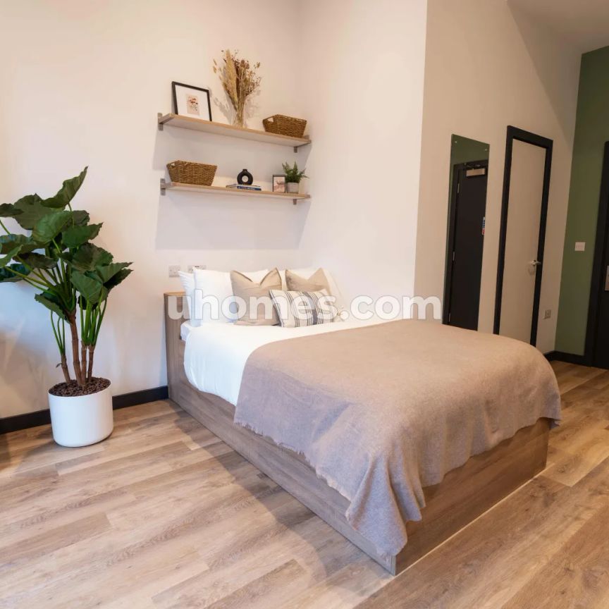 Platinum Studio - Photo 1