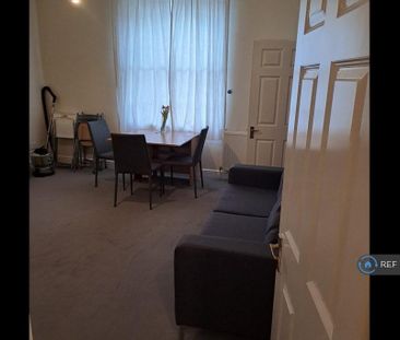 1 bedroom in a flat share to rent - Photo 1