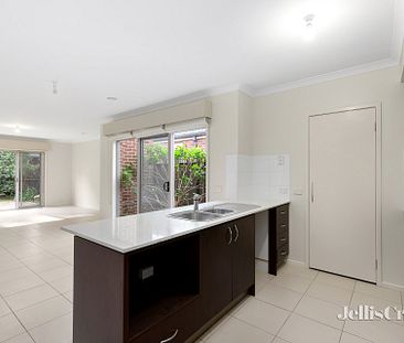 7 St Leonard Drive, South Morang - Photo 3